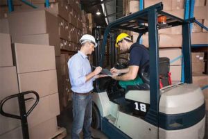 Indianapolis warehousing: photo of warehouse workers conferring about goods stored